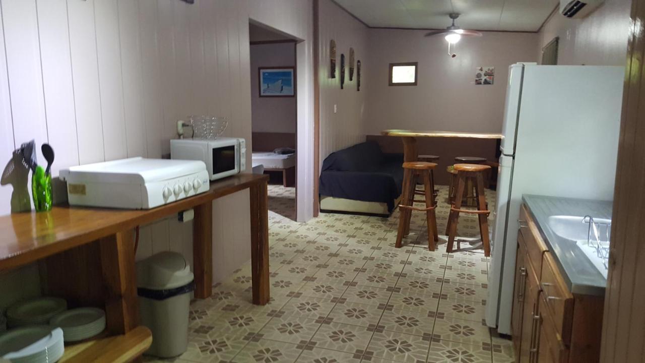 Hotel El Colibri Rojo - Cabinas - Le Colibri Rouge Кахуита Екстериор снимка