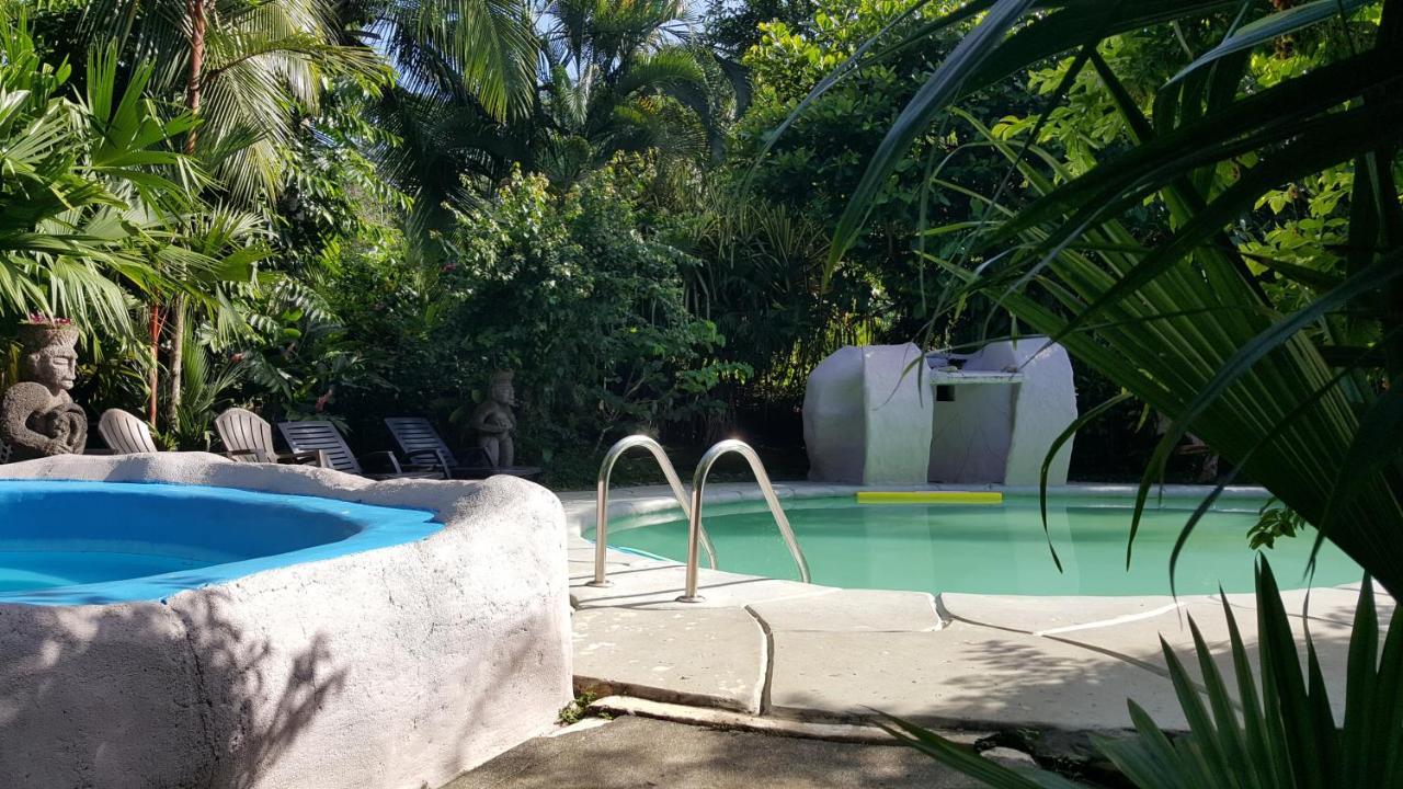 Hotel El Colibri Rojo - Cabinas - Le Colibri Rouge Кахуита Екстериор снимка