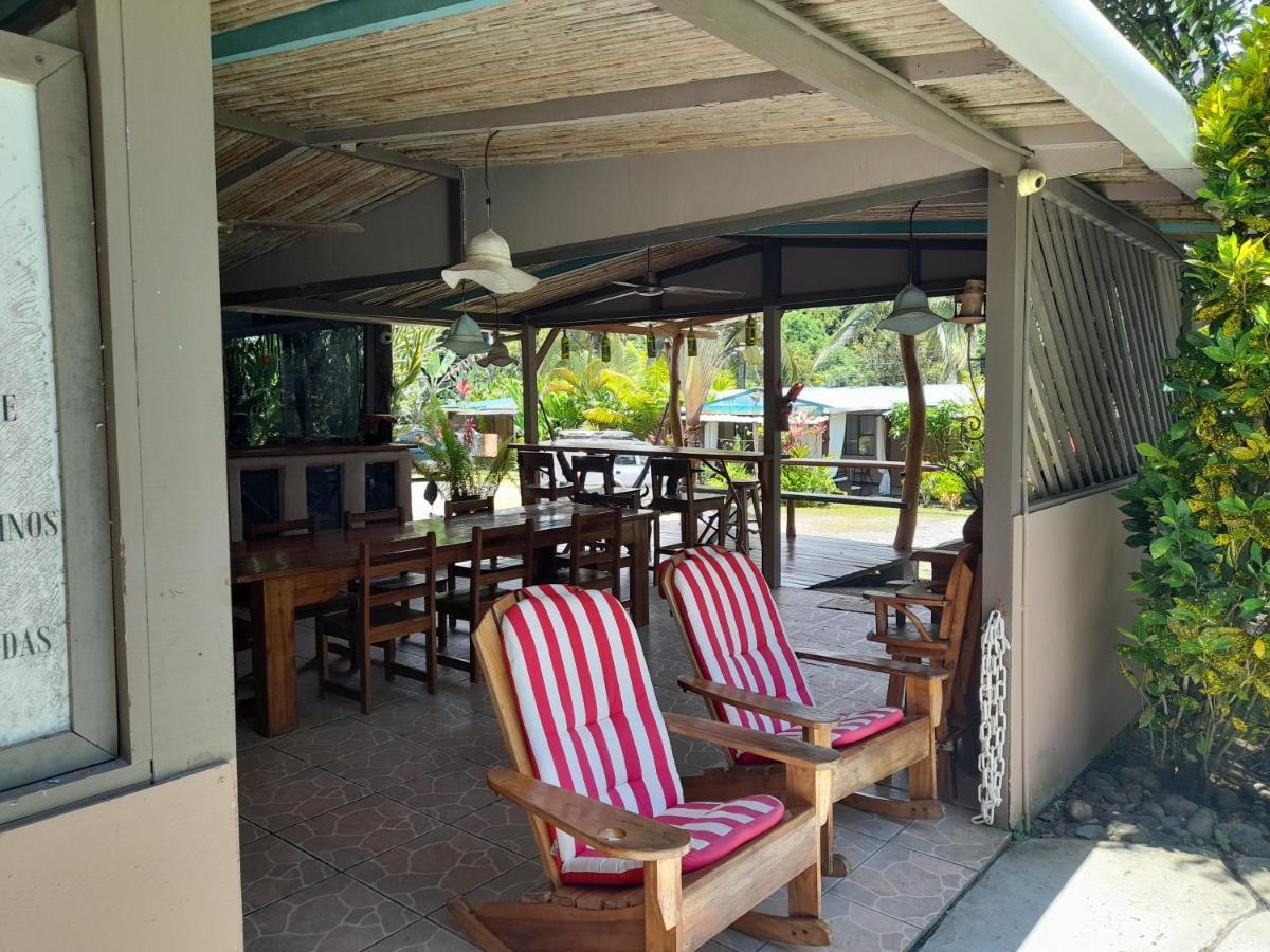 Hotel El Colibri Rojo - Cabinas - Le Colibri Rouge Кахуита Екстериор снимка