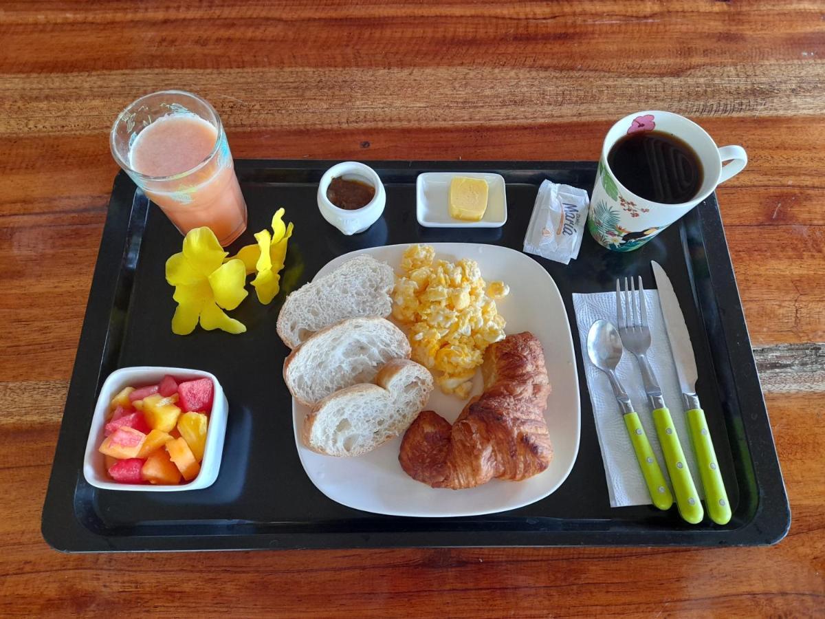 Hotel El Colibri Rojo - Cabinas - Le Colibri Rouge Кахуита Екстериор снимка