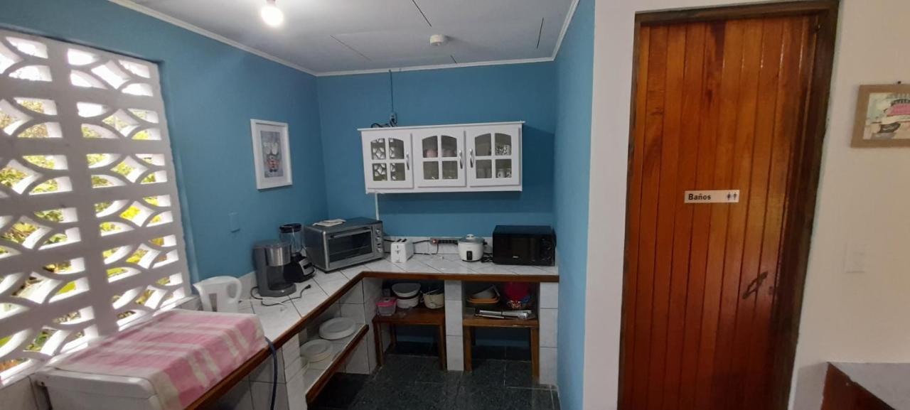 Hotel El Colibri Rojo - Cabinas - Le Colibri Rouge Кахуита Екстериор снимка