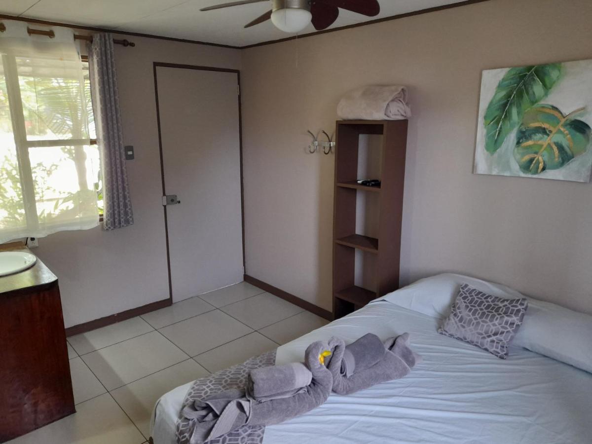 Hotel El Colibri Rojo - Cabinas - Le Colibri Rouge Кахуита Екстериор снимка