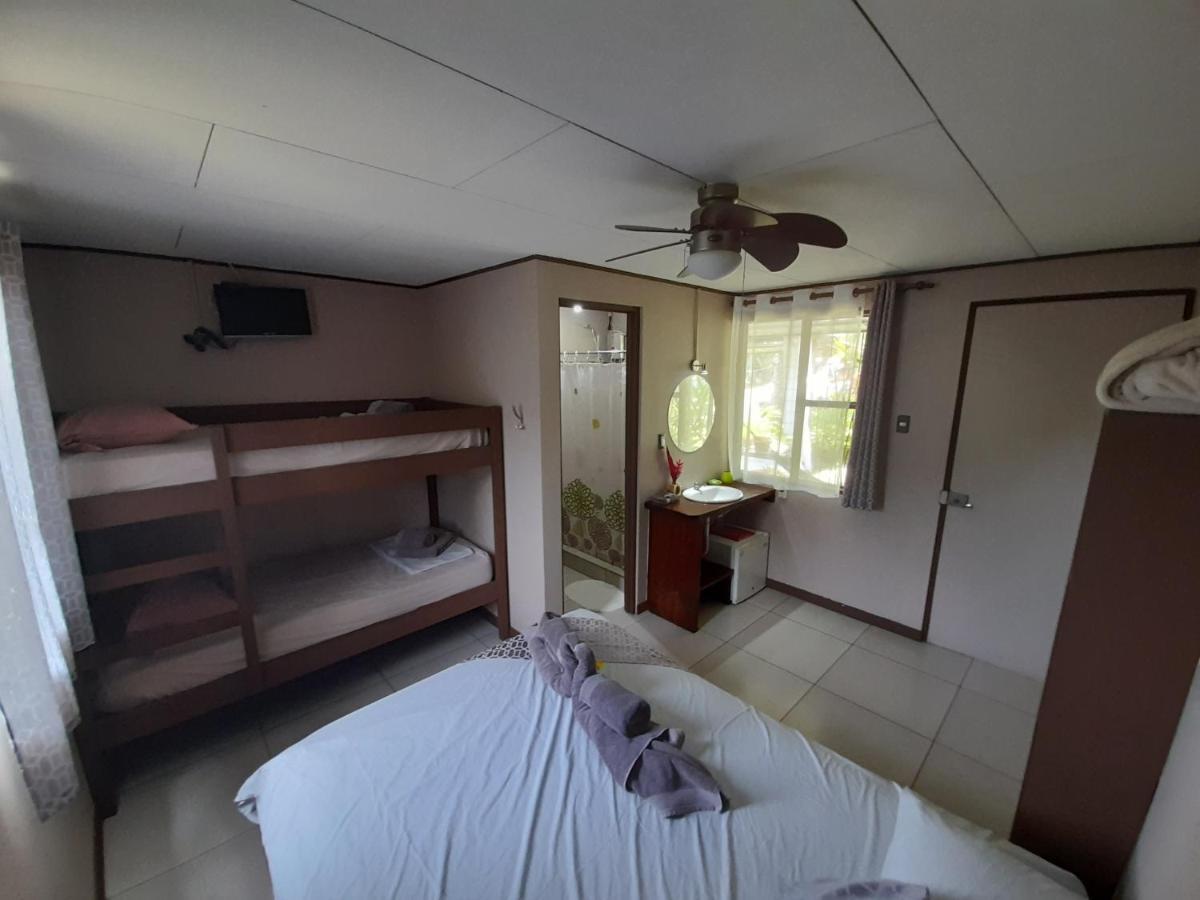 Hotel El Colibri Rojo - Cabinas - Le Colibri Rouge Кахуита Екстериор снимка