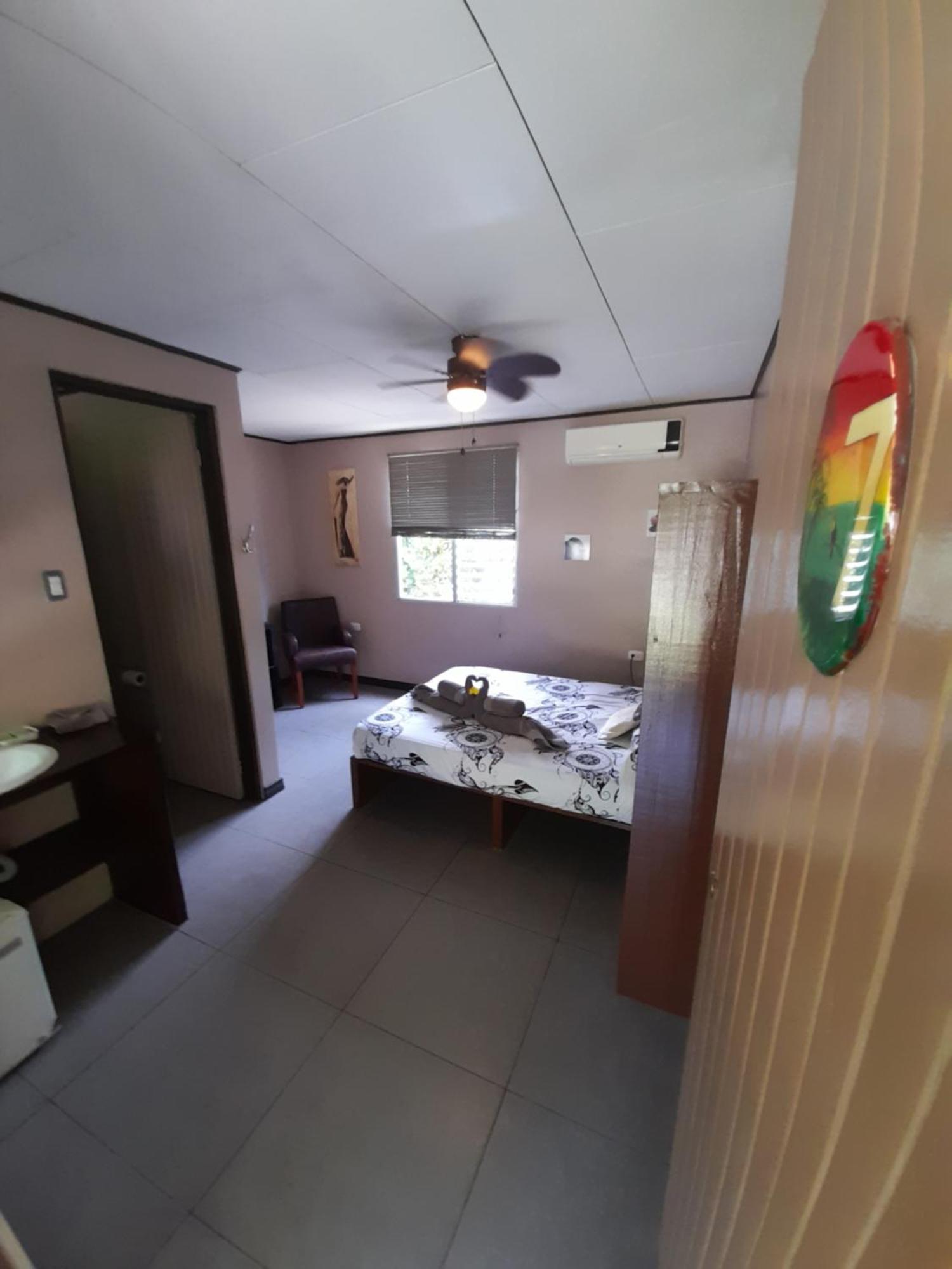 Hotel El Colibri Rojo - Cabinas - Le Colibri Rouge Кахуита Стая снимка