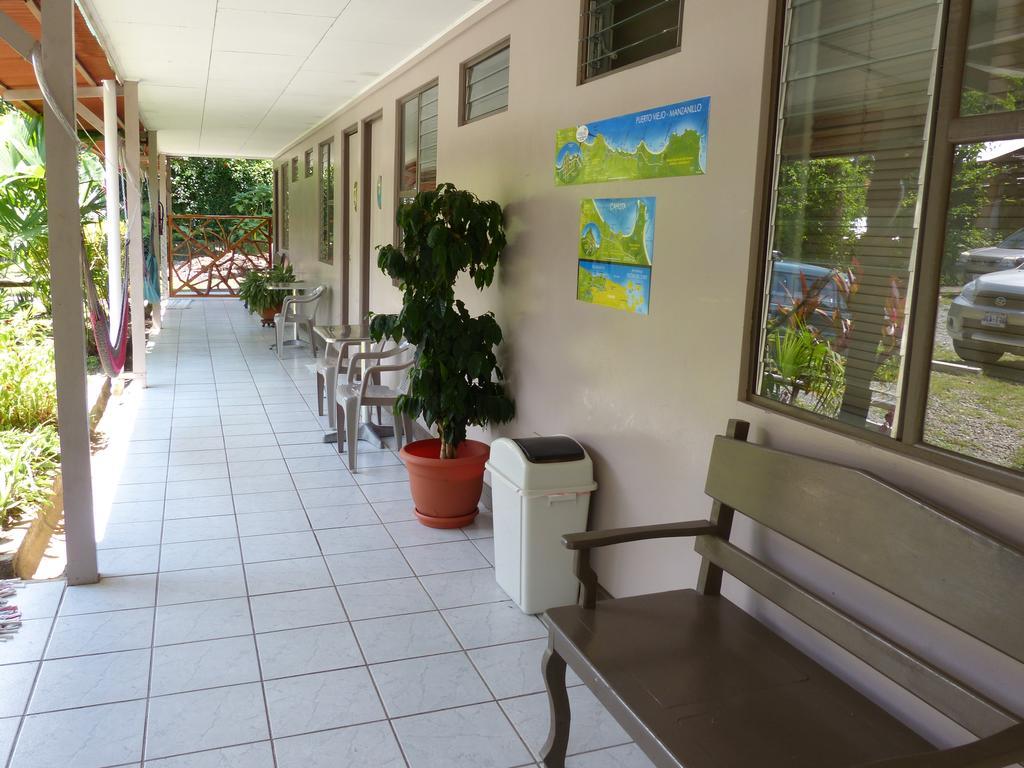 Hotel El Colibri Rojo - Cabinas - Le Colibri Rouge Кахуита Екстериор снимка