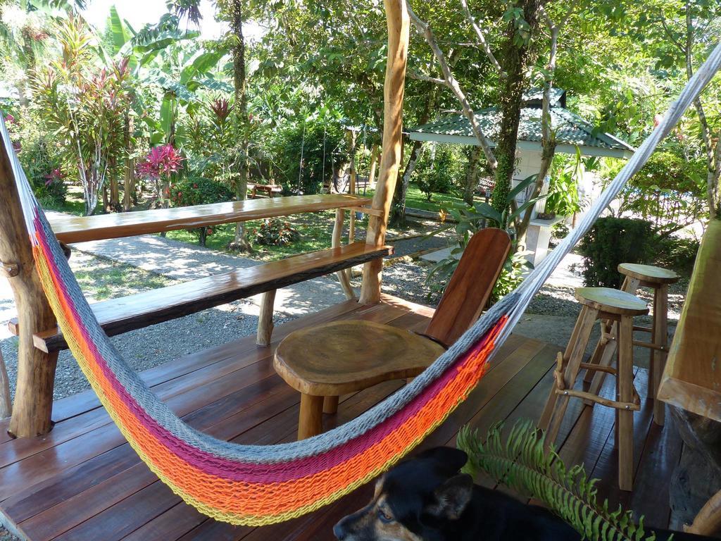 Hotel El Colibri Rojo - Cabinas - Le Colibri Rouge Кахуита Екстериор снимка